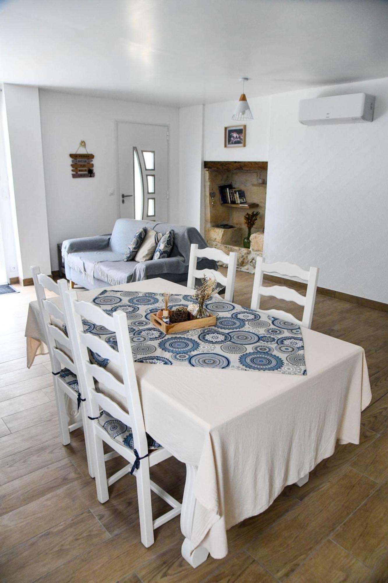 Gite De La Gardie Mensignac ภายนอก รูปภาพ